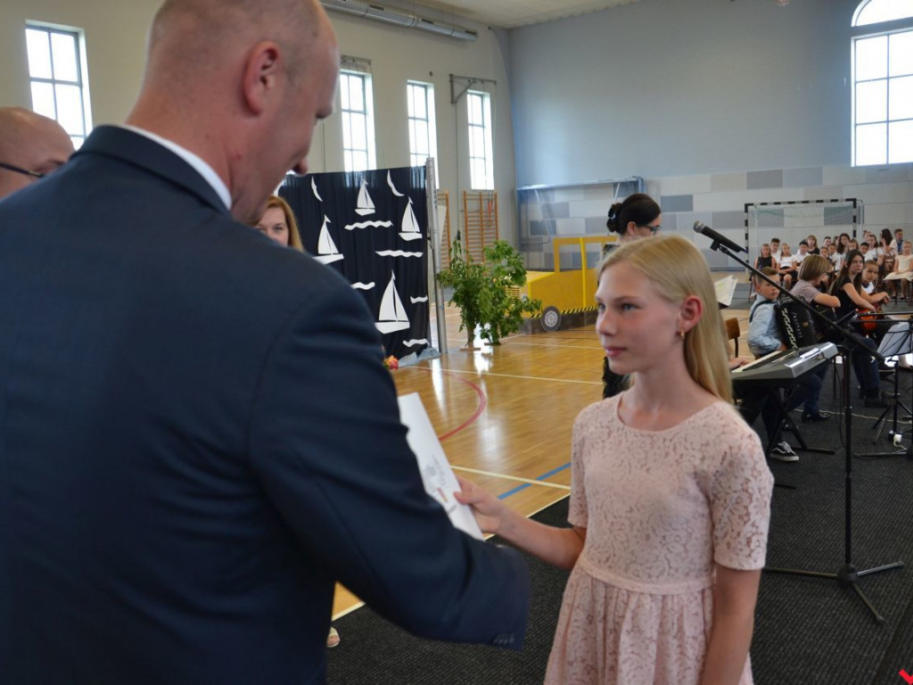 Burmistrz Miłosławia wręczył stypendia najzdolniejszym uczniom