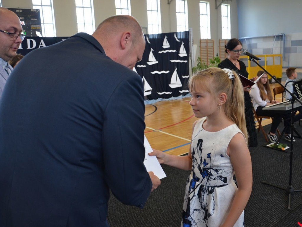Burmistrz Miłosławia wręczył stypendia najzdolniejszym uczniom