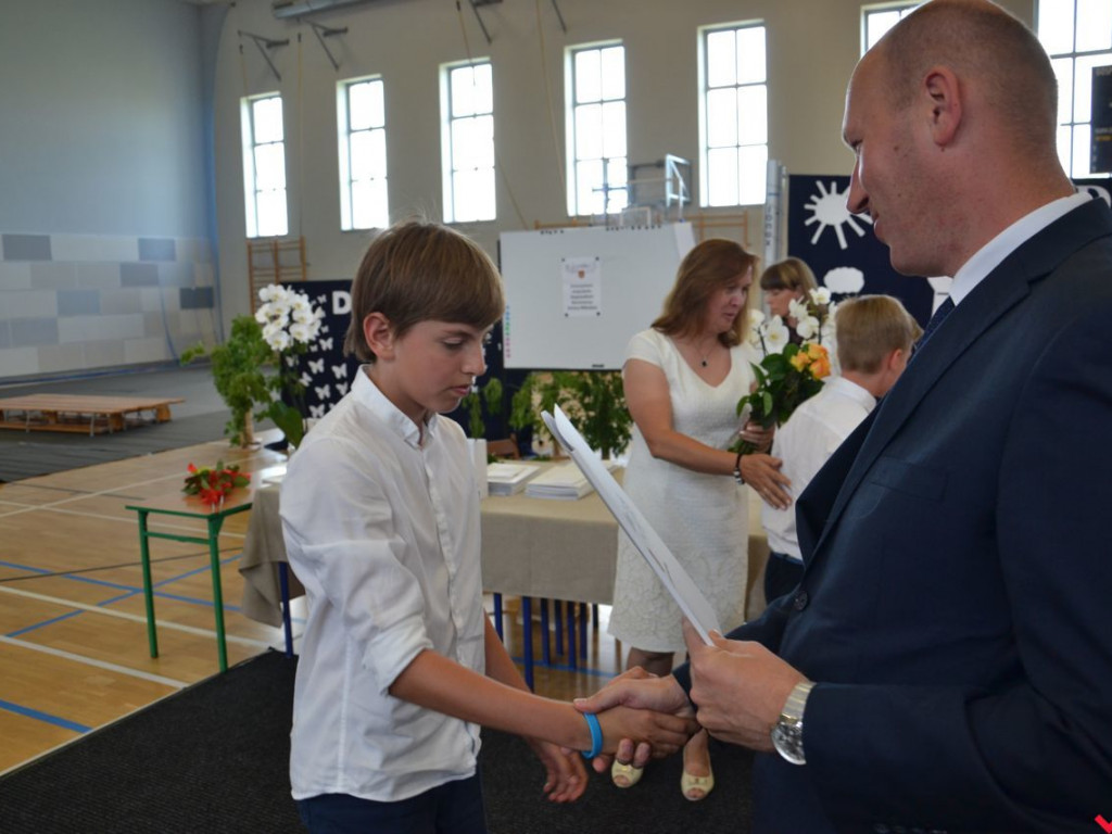 Burmistrz Miłosławia wręczył stypendia najzdolniejszym uczniom