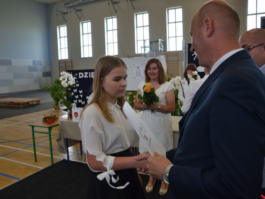 Burmistrz Miłosławia wręczył stypendia najzdolniejszym uczniom