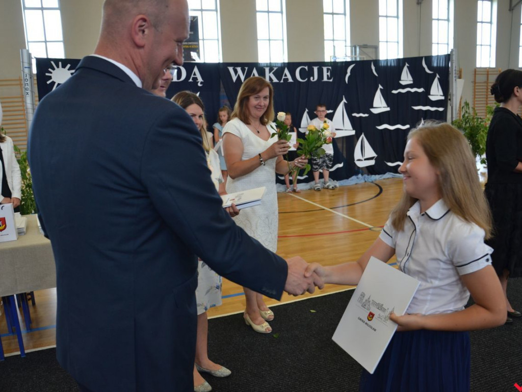 Burmistrz Miłosławia wręczył stypendia najzdolniejszym uczniom