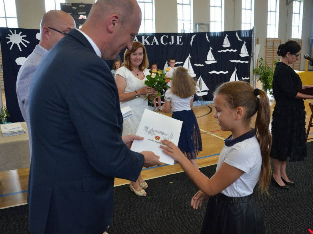 Burmistrz Miłosławia wręczył stypendia najzdolniejszym uczniom