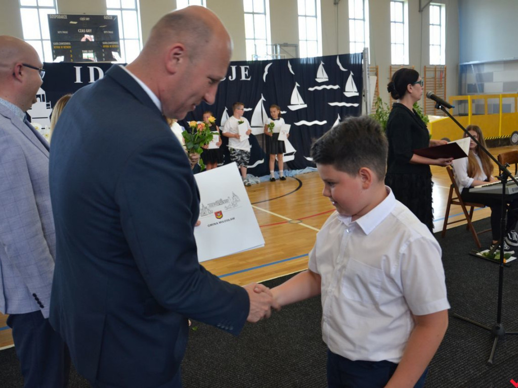 Burmistrz Miłosławia wręczył stypendia najzdolniejszym uczniom
