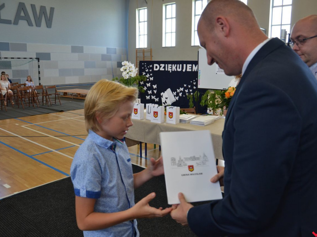 Burmistrz Miłosławia wręczył stypendia najzdolniejszym uczniom