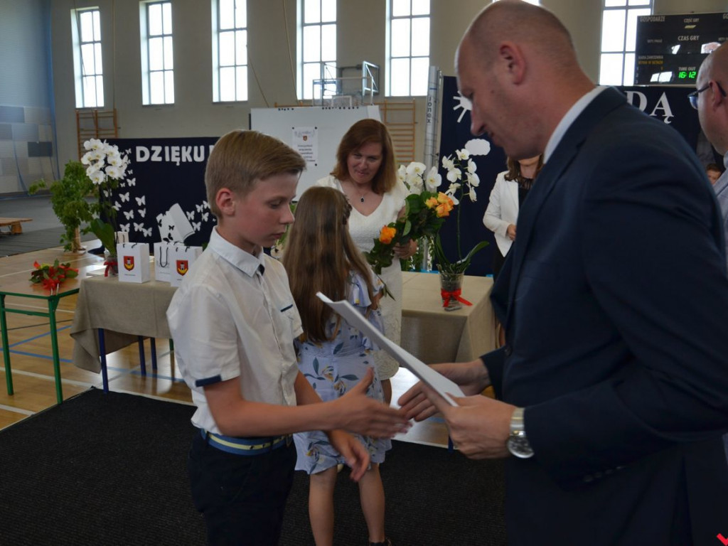 Burmistrz Miłosławia wręczył stypendia najzdolniejszym uczniom