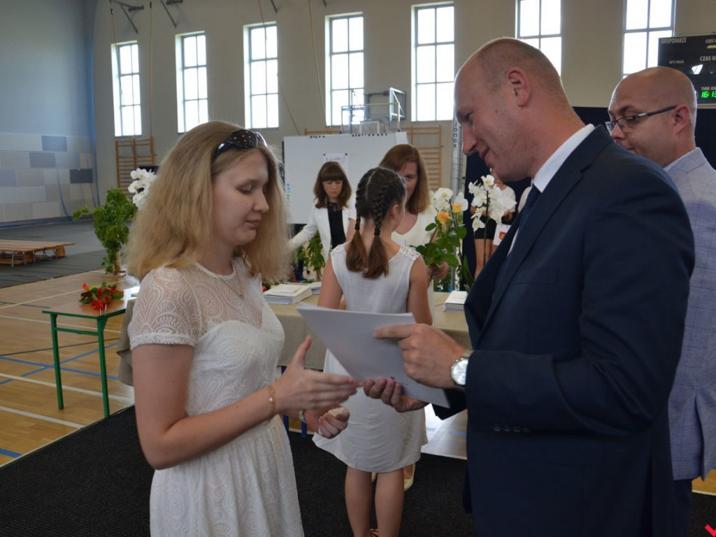 Burmistrz Miłosławia wręczył stypendia najzdolniejszym uczniom