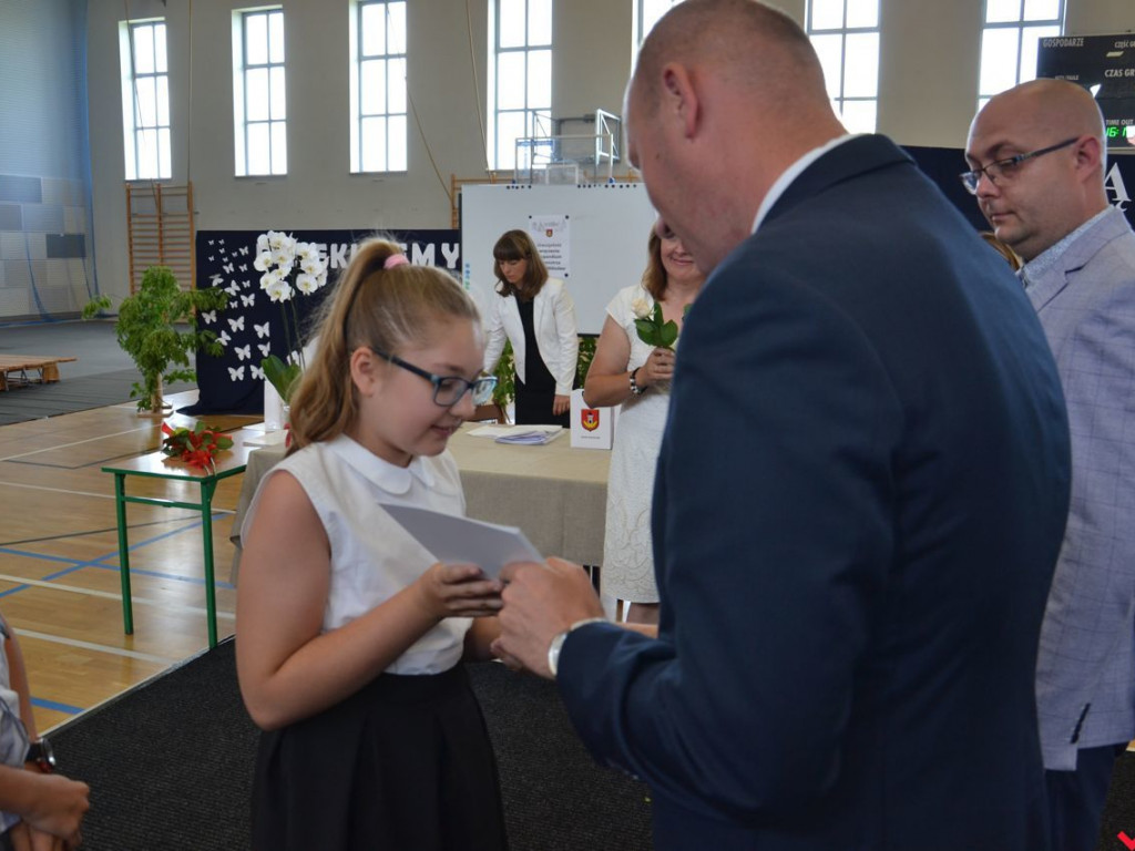 Burmistrz Miłosławia wręczył stypendia najzdolniejszym uczniom