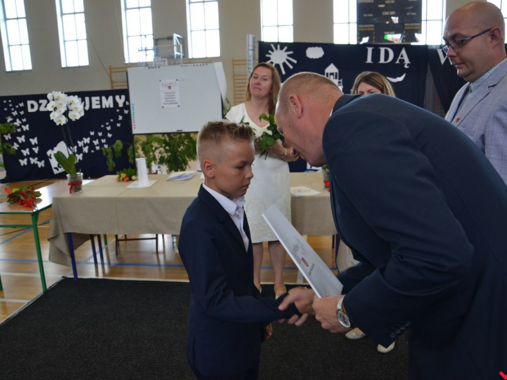 Burmistrz Miłosławia wręczył stypendia najzdolniejszym uczniom