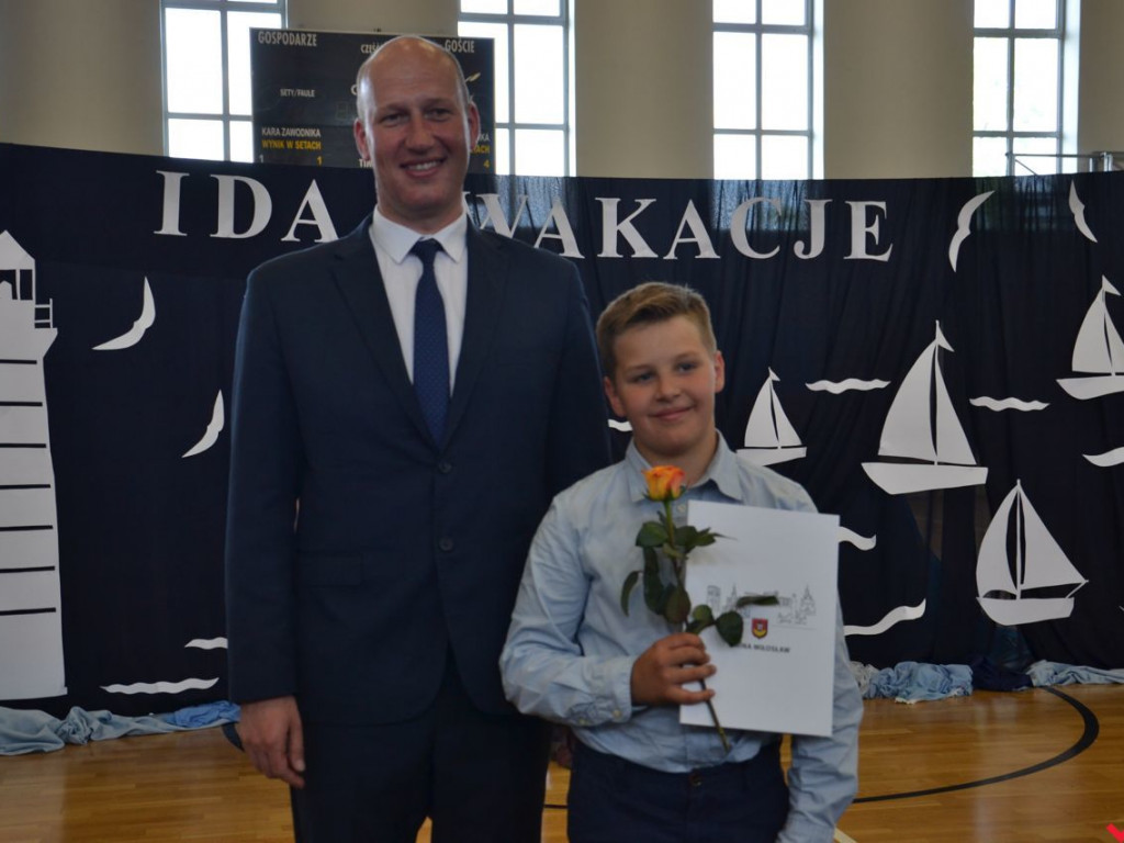 Burmistrz Miłosławia wręczył stypendia najzdolniejszym uczniom