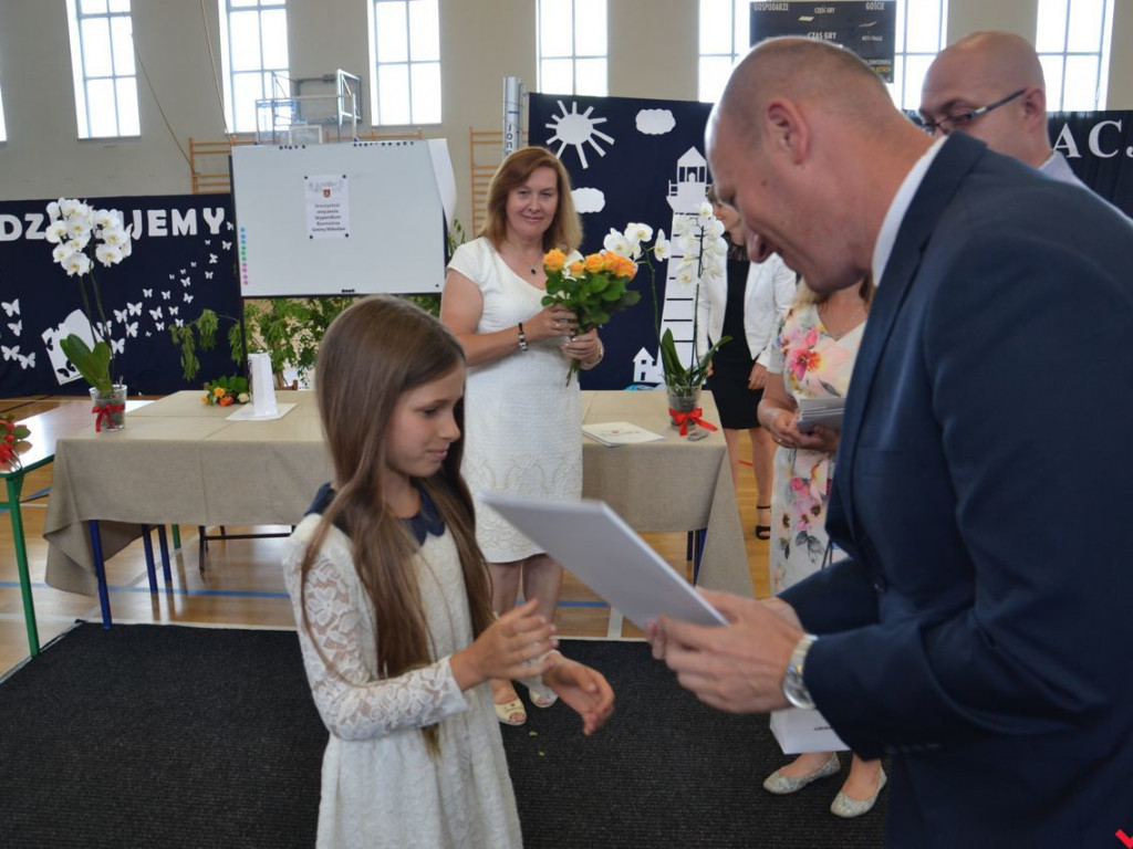 Burmistrz Miłosławia wręczył stypendia najzdolniejszym uczniom