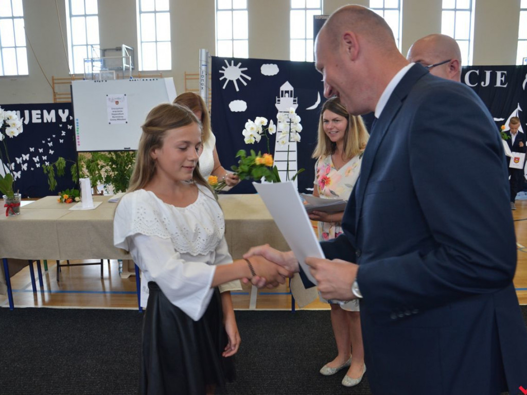 Burmistrz Miłosławia wręczył stypendia najzdolniejszym uczniom