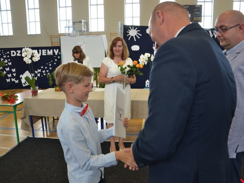 Burmistrz Miłosławia wręczył stypendia najzdolniejszym uczniom
