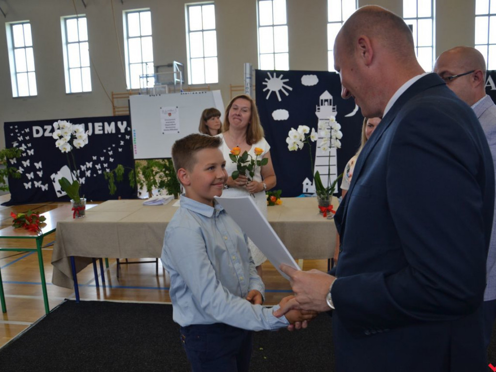 Burmistrz Miłosławia wręczył stypendia najzdolniejszym uczniom