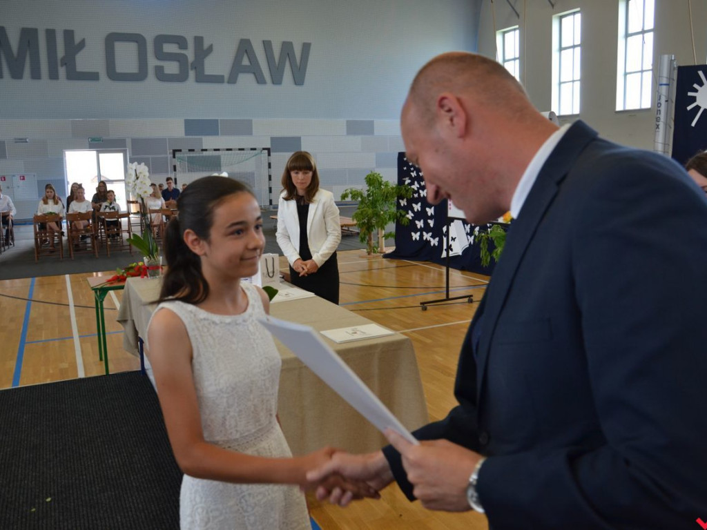 Burmistrz Miłosławia wręczył stypendia najzdolniejszym uczniom