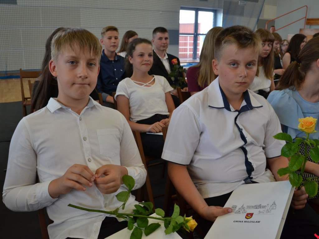 Burmistrz Miłosławia wręczył stypendia najzdolniejszym uczniom