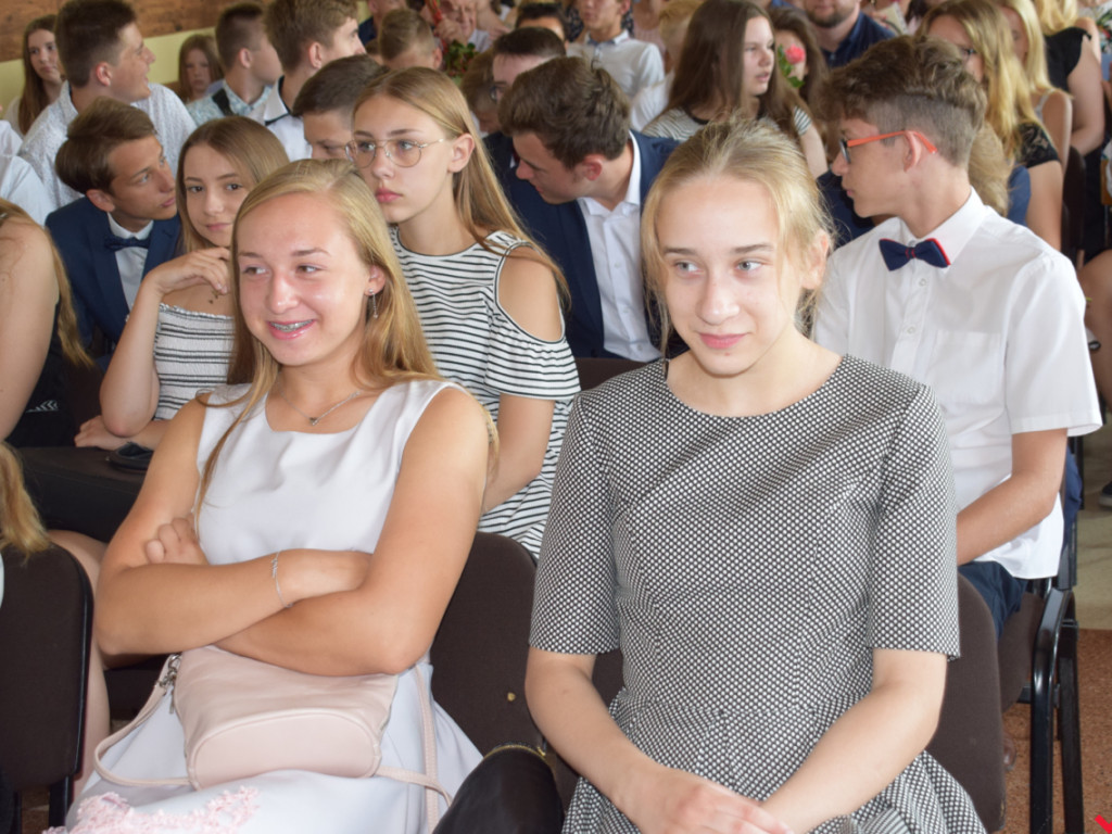 Zakończenie roku szkolnego w „jedynce”. Absolwenci ze srebrnymi tarczami