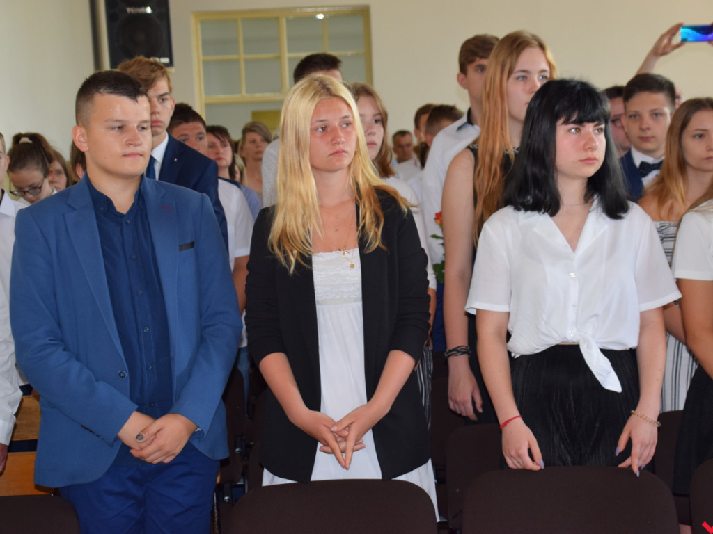 Zakończenie roku szkolnego w „jedynce”. Absolwenci ze srebrnymi tarczami