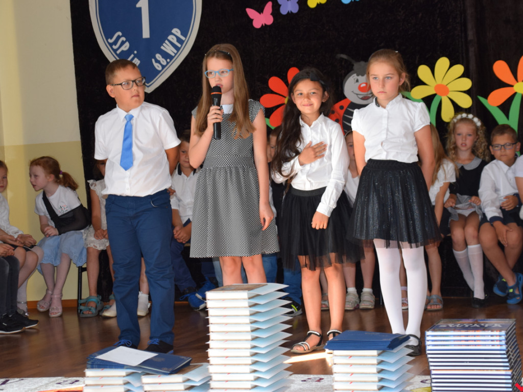 Zakończenie roku szkolnego w „jedynce”. Absolwenci ze srebrnymi tarczami