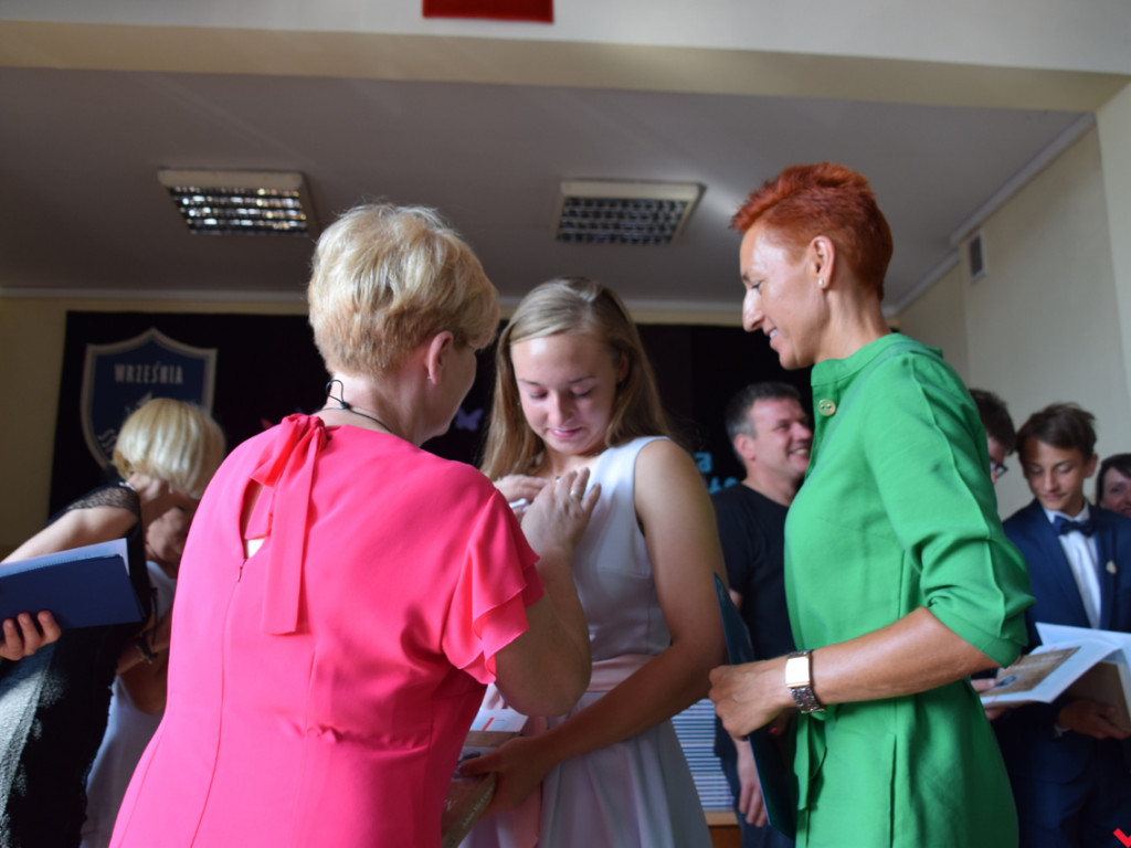 Zakończenie roku szkolnego w „jedynce”. Absolwenci ze srebrnymi tarczami