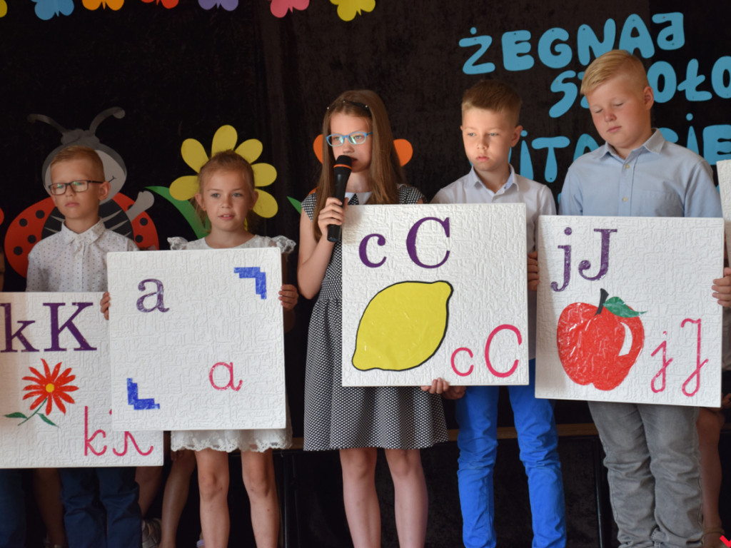 Zakończenie roku szkolnego w „jedynce”. Absolwenci ze srebrnymi tarczami