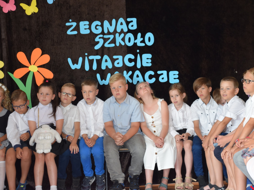 Zakończenie roku szkolnego w „jedynce”. Absolwenci ze srebrnymi tarczami