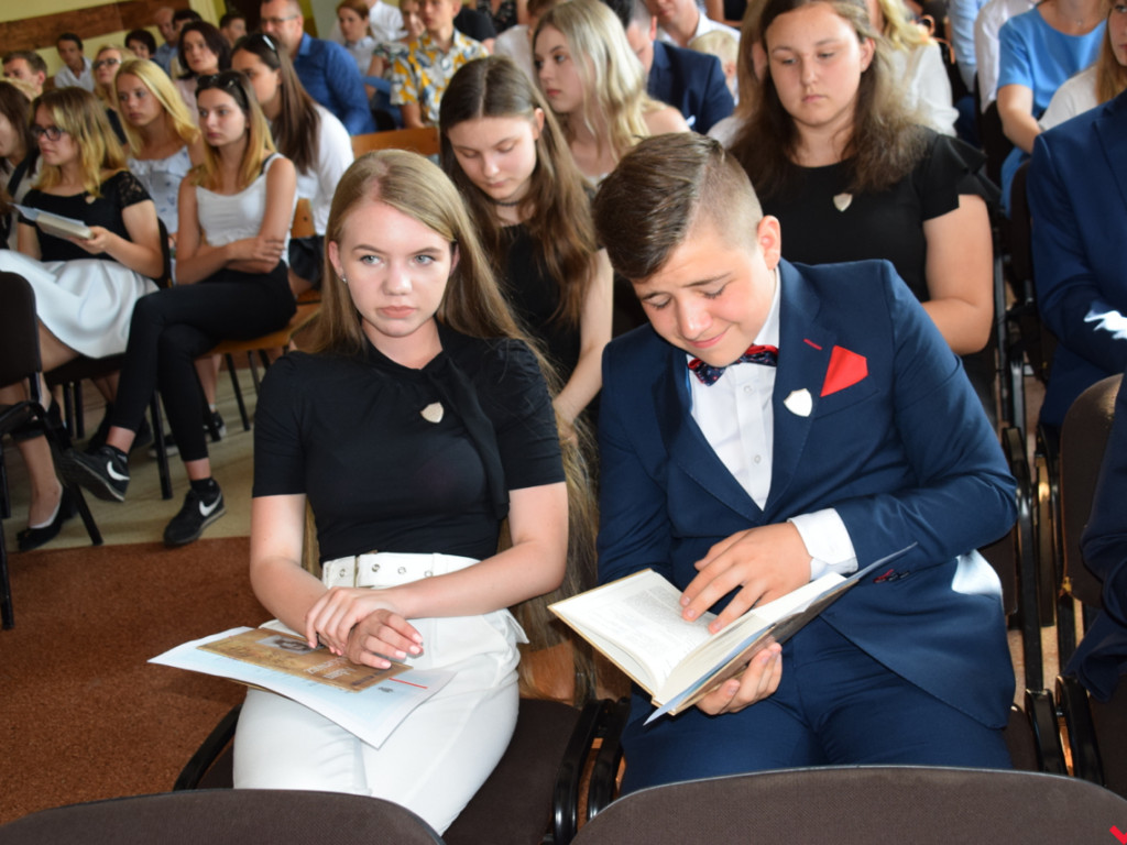 Zakończenie roku szkolnego w „jedynce”. Absolwenci ze srebrnymi tarczami