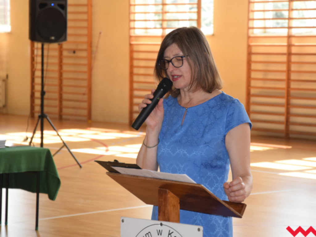 Radość przez łzy w Zespole Szkolno-Przedszkolnym w Kołaczkowie. Koniec roku szkolnego