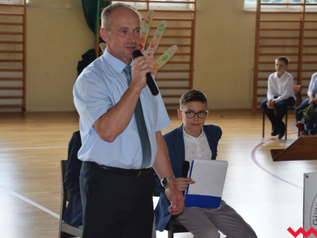 Radość przez łzy w Zespole Szkolno-Przedszkolnym w Kołaczkowie. Koniec roku szkolnego