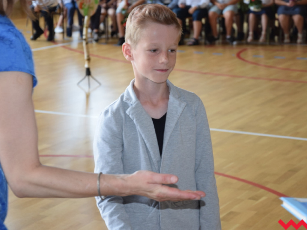 Radość przez łzy w Zespole Szkolno-Przedszkolnym w Kołaczkowie. Koniec roku szkolnego