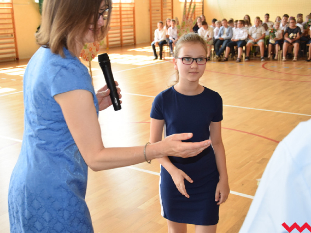 Radość przez łzy w Zespole Szkolno-Przedszkolnym w Kołaczkowie. Koniec roku szkolnego