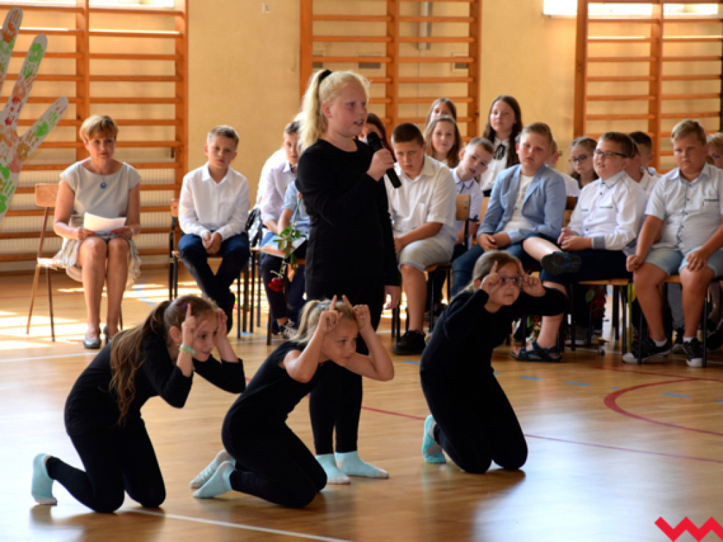 Radość przez łzy w Zespole Szkolno-Przedszkolnym w Kołaczkowie. Koniec roku szkolnego