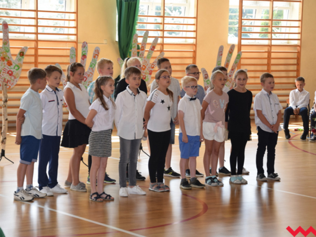 Radość przez łzy w Zespole Szkolno-Przedszkolnym w Kołaczkowie. Koniec roku szkolnego