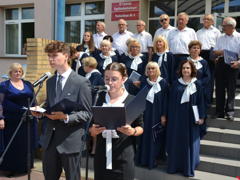 ZSTiO z nowym sztandarem na powiatowym zakończeniu roku szkolnego