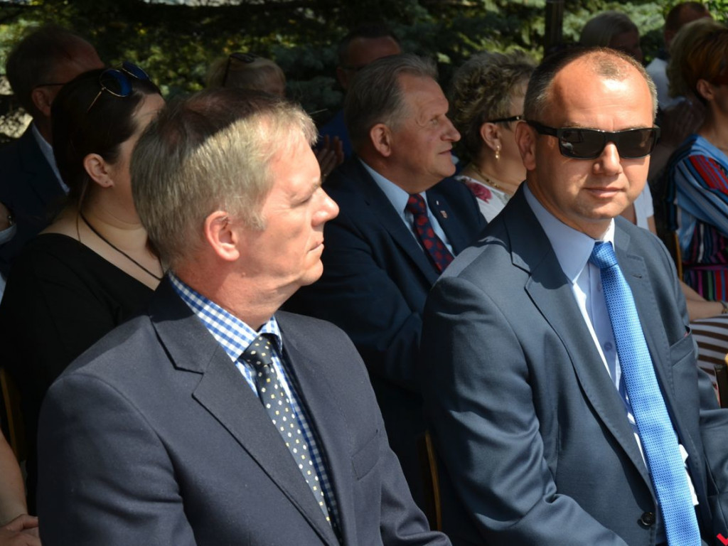 ZSTiO z nowym sztandarem na powiatowym zakończeniu roku szkolnego