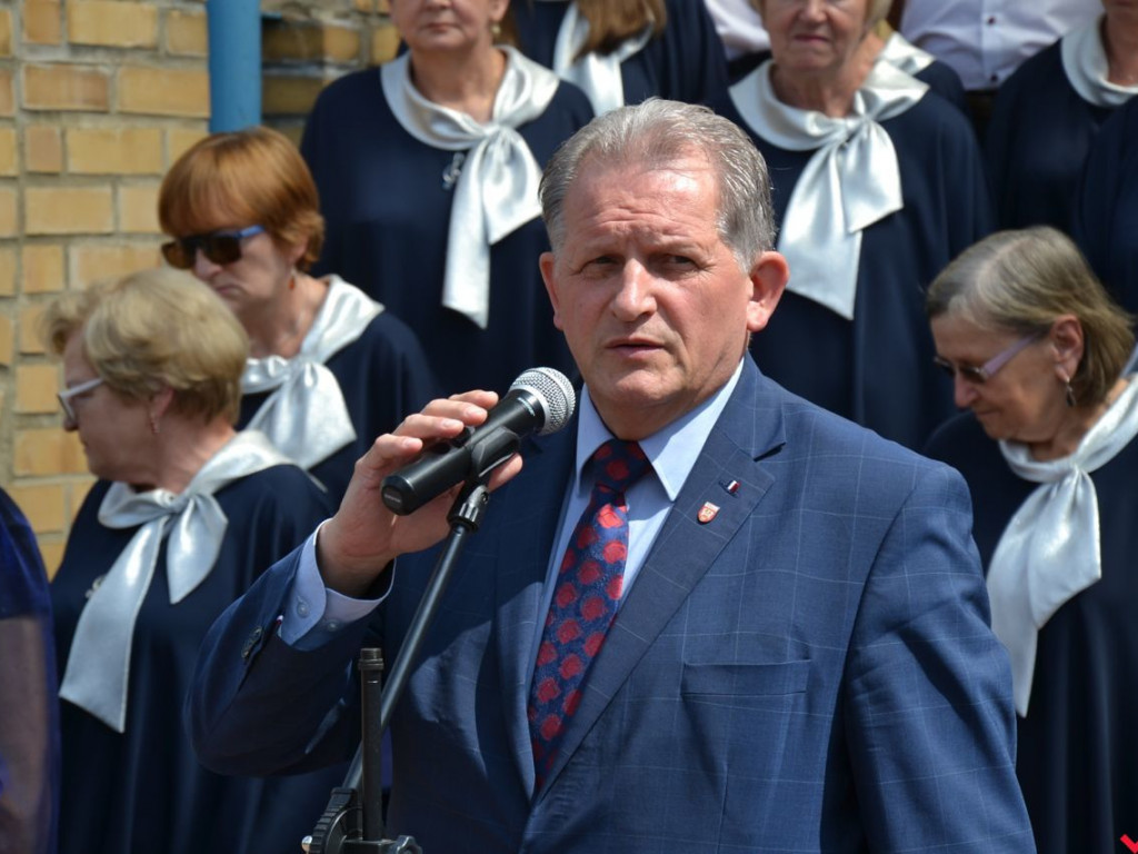 ZSTiO z nowym sztandarem na powiatowym zakończeniu roku szkolnego