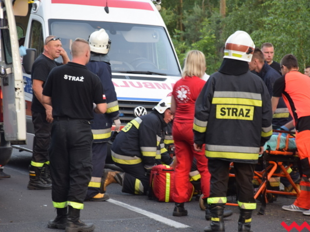 Wypadek na drodze wojewódzkiej w Tłoczyźnie. Kilka osób rannych