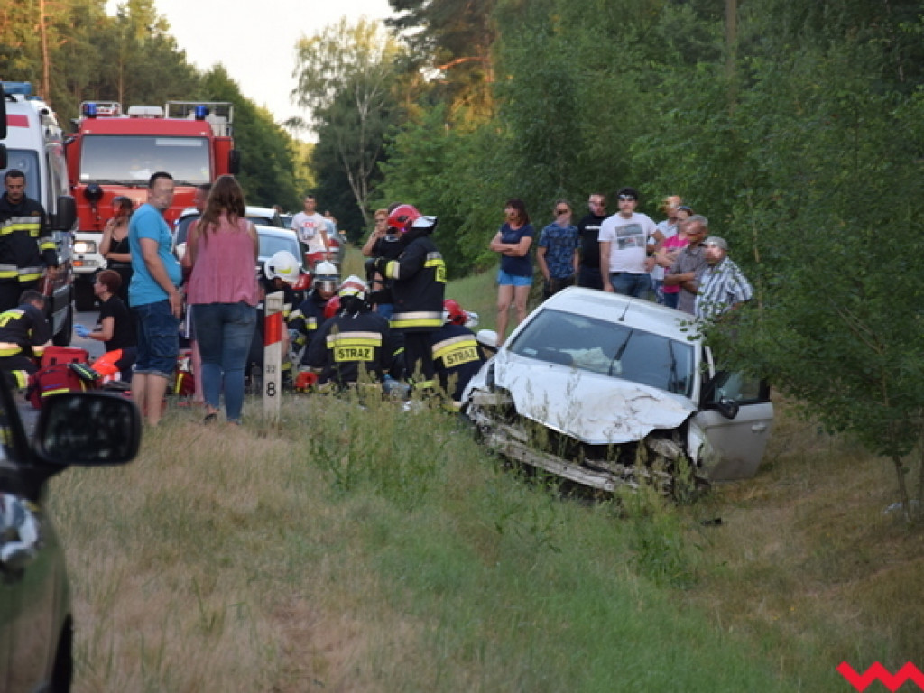 Wypadek na drodze wojewódzkiej w Tłoczyźnie. Kilka osób rannych