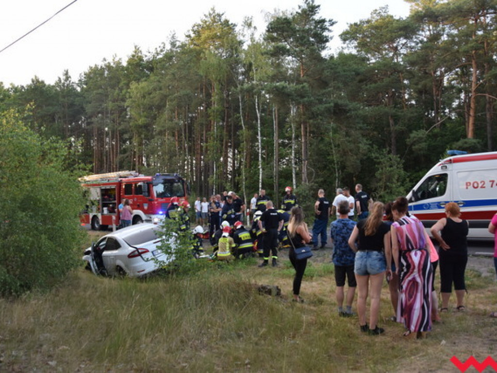 Wypadek na drodze wojewódzkiej w Tłoczyźnie. Kilka osób rannych