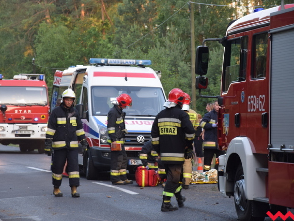 Wypadek na drodze wojewódzkiej w Tłoczyźnie. Kilka osób rannych