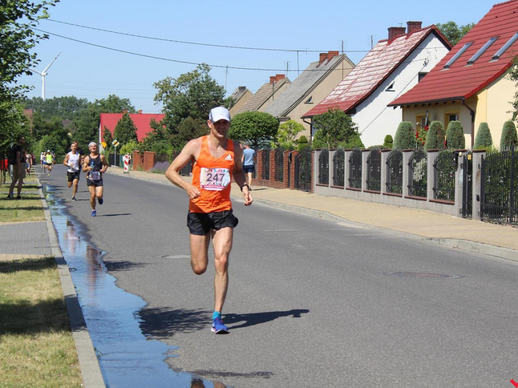 Patelnia na nekielskich drogach podczas Biegu do Lata. Po raz drugi triumfuje Ukrainiec