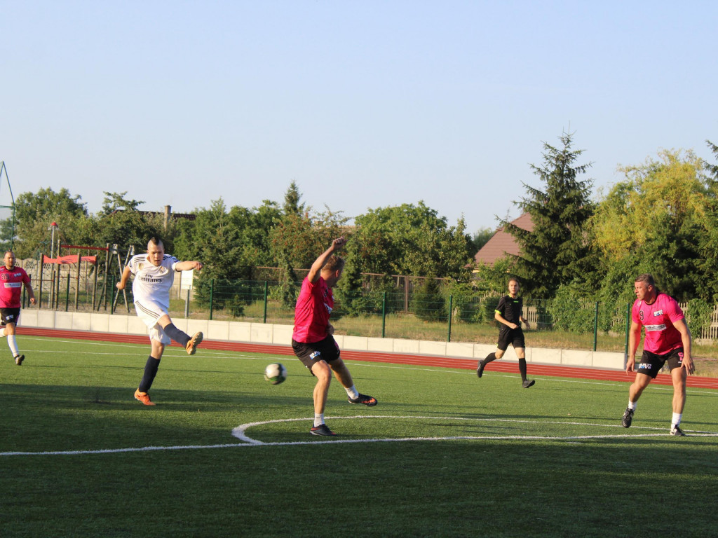 Byli najlepsi i zgarnęli główne trofeum. FC Kryształki z pucharem przewodniczącego