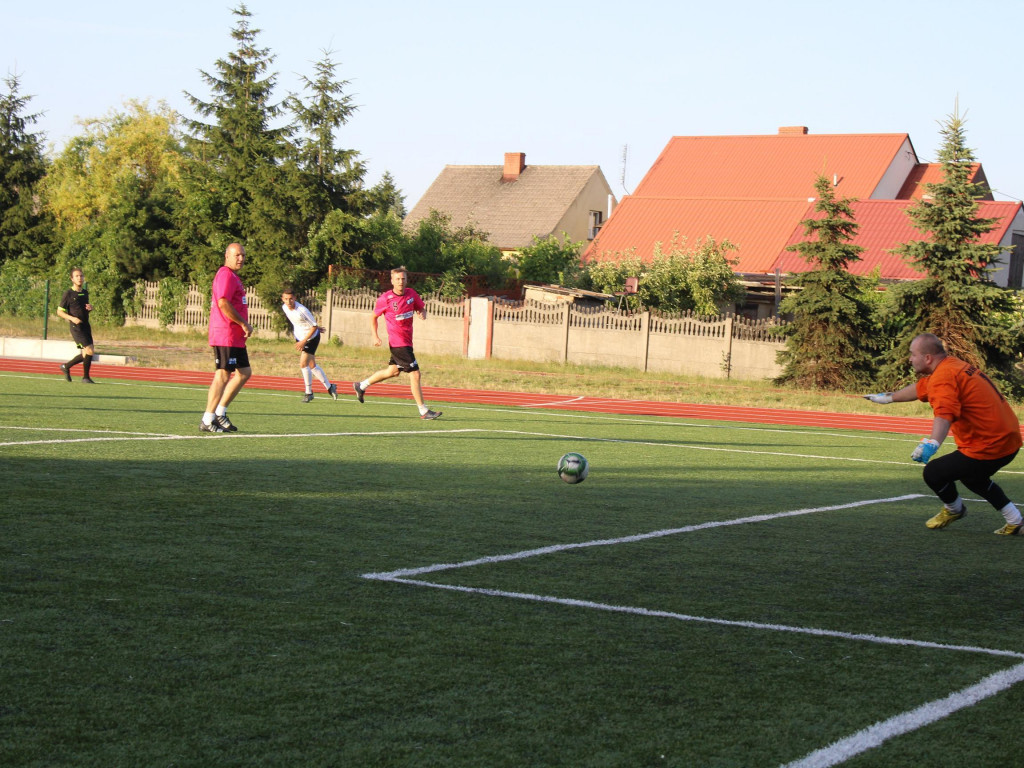 Byli najlepsi i zgarnęli główne trofeum. FC Kryształki z pucharem przewodniczącego