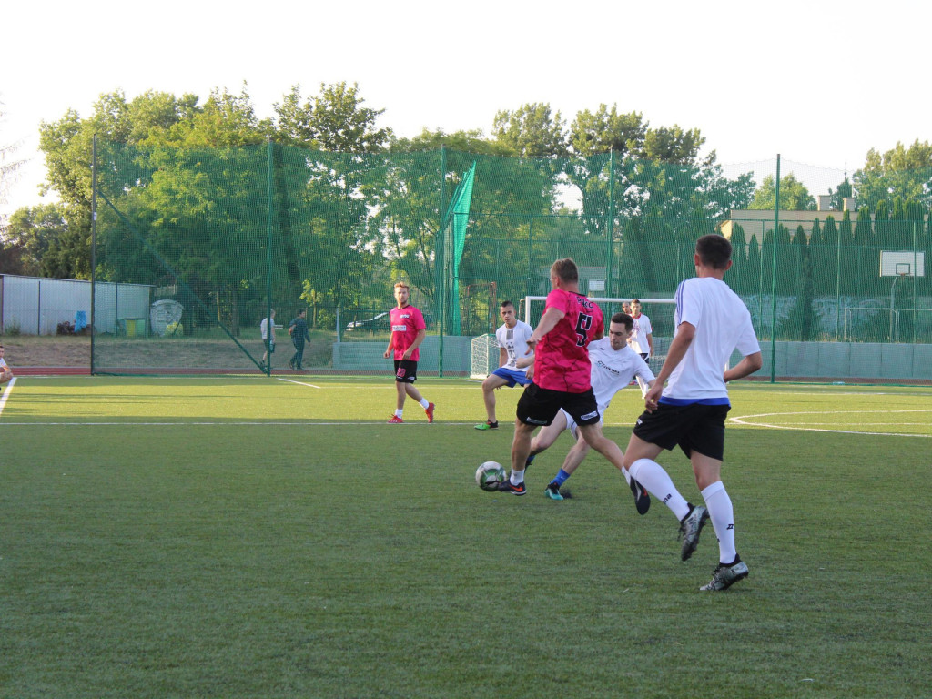 Byli najlepsi i zgarnęli główne trofeum. FC Kryształki z pucharem przewodniczącego