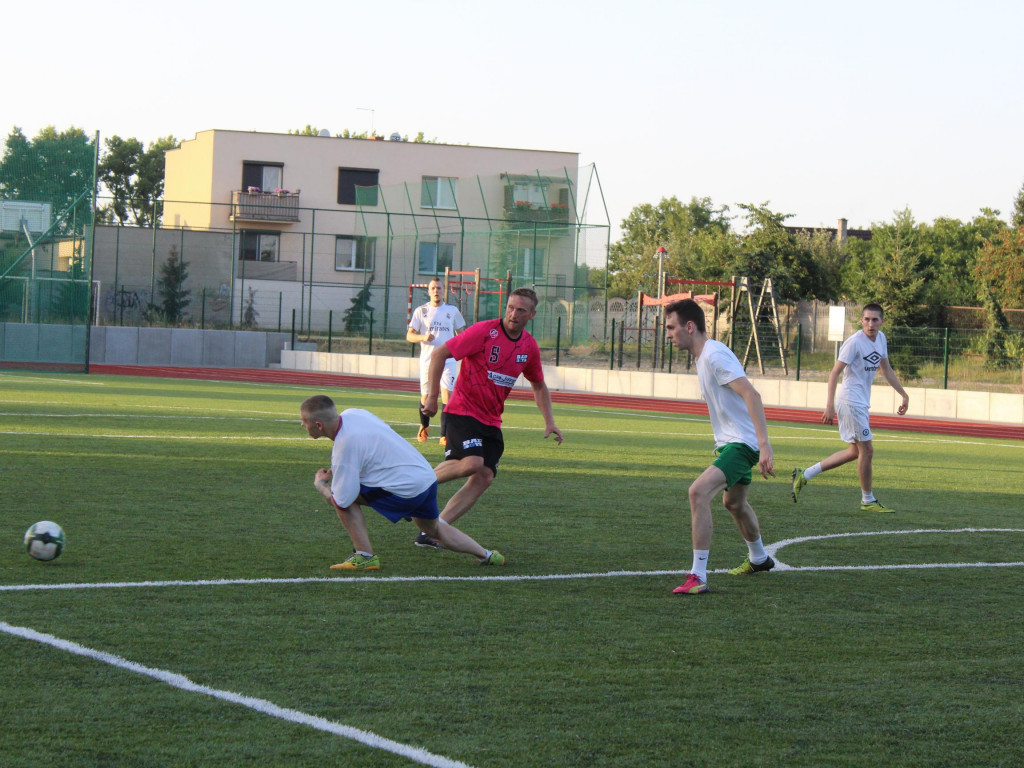 Byli najlepsi i zgarnęli główne trofeum. FC Kryształki z pucharem przewodniczącego