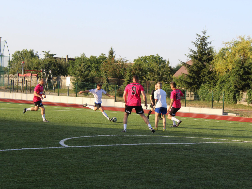 Byli najlepsi i zgarnęli główne trofeum. FC Kryształki z pucharem przewodniczącego