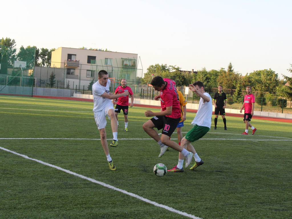 Byli najlepsi i zgarnęli główne trofeum. FC Kryształki z pucharem przewodniczącego