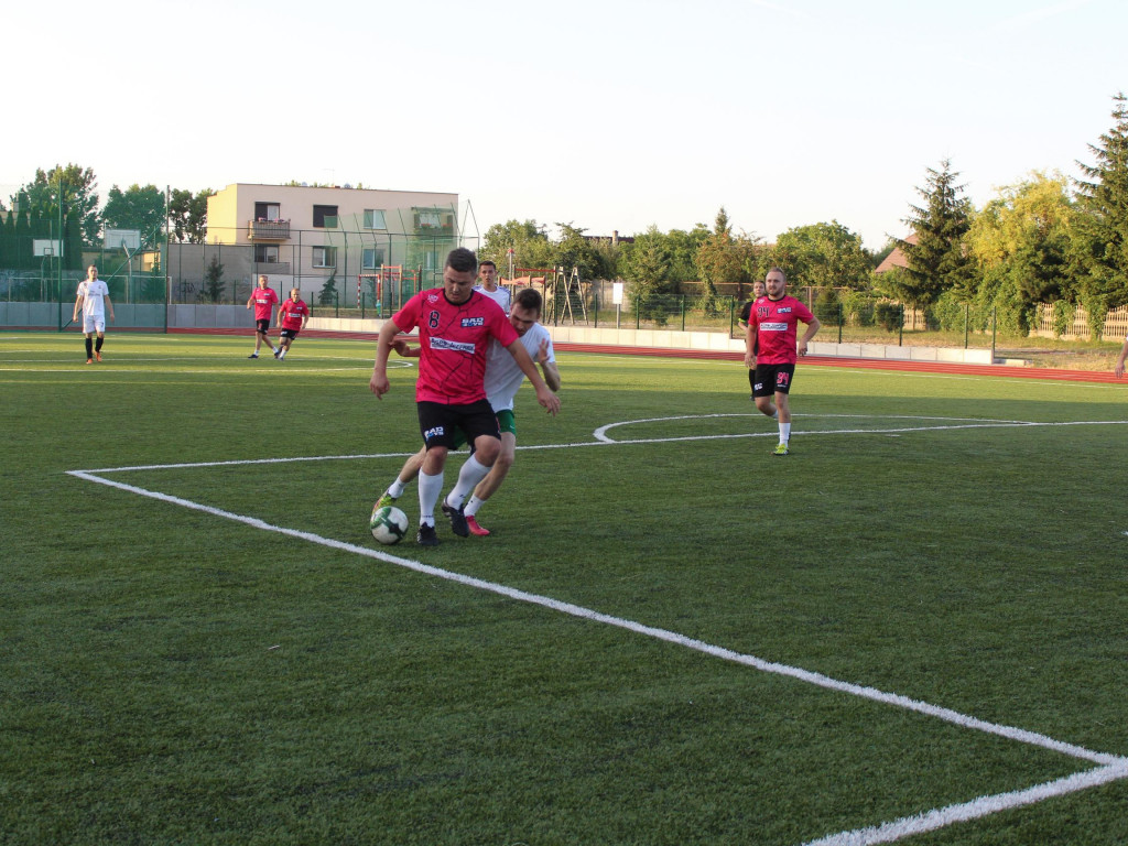 Byli najlepsi i zgarnęli główne trofeum. FC Kryształki z pucharem przewodniczącego