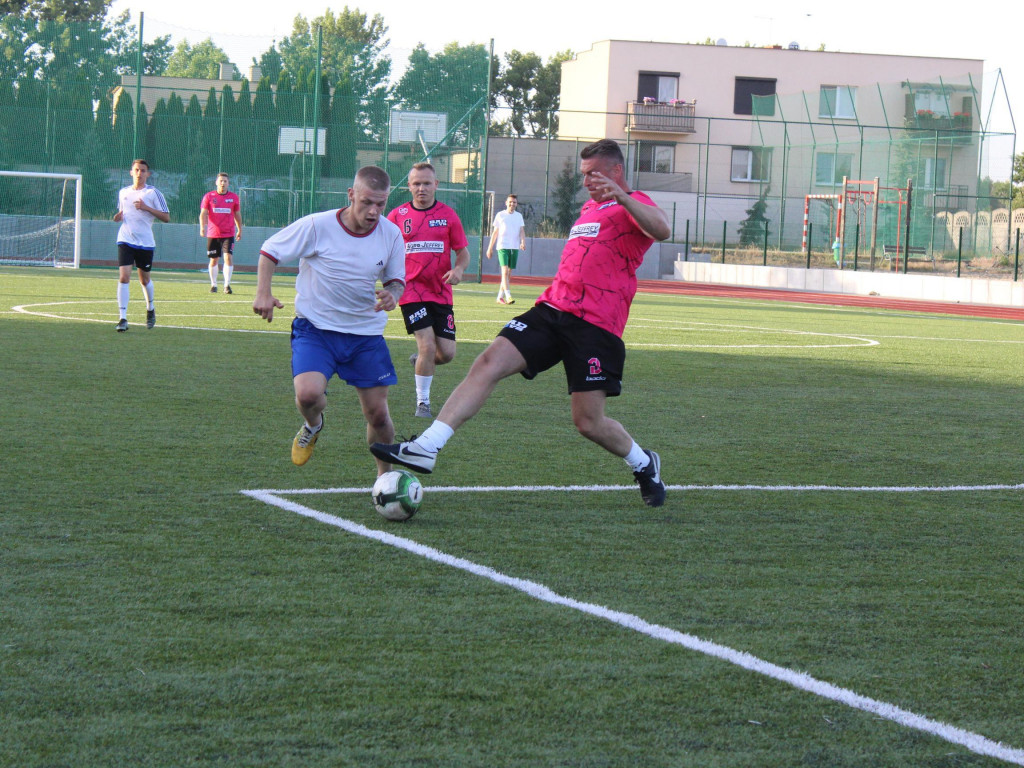 Byli najlepsi i zgarnęli główne trofeum. FC Kryształki z pucharem przewodniczącego