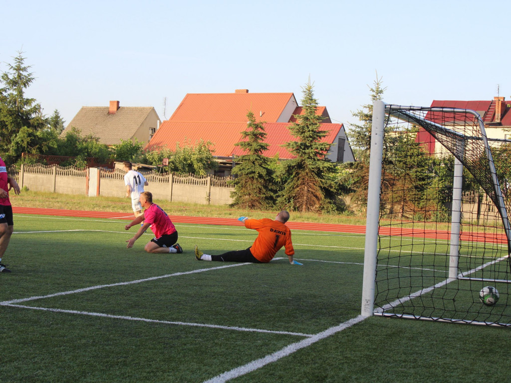Byli najlepsi i zgarnęli główne trofeum. FC Kryształki z pucharem przewodniczącego