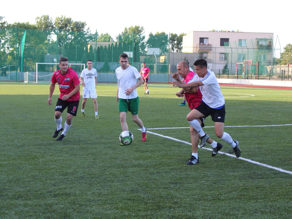 Byli najlepsi i zgarnęli główne trofeum. FC Kryształki z pucharem przewodniczącego